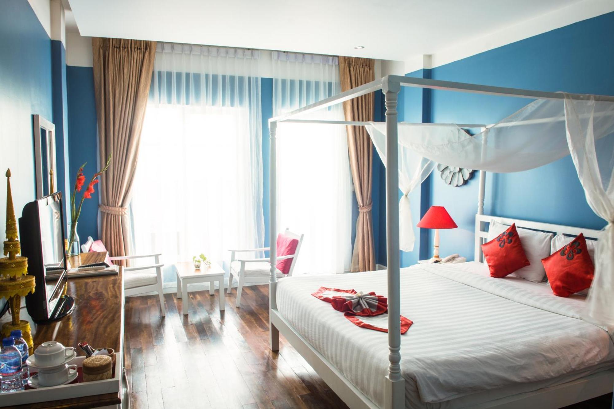 The Frangipani Royal Palace Hotel Phnom Penh Exterior photo